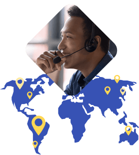 Le responsable client illustré au-dessus de la carte du monde pour illustrer le solide réseau mondial de support client de Rosetta Stone