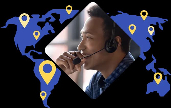 Le responsable client illustré au-dessus de la carte du monde pour illustrer le solide réseau mondial de support client de Rosetta Stone.